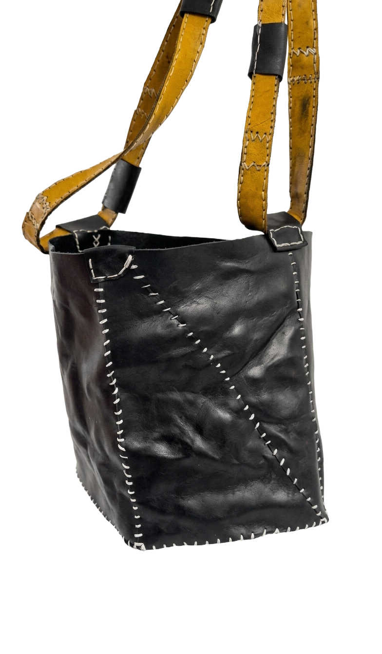 Bull skin bag (1/1)
